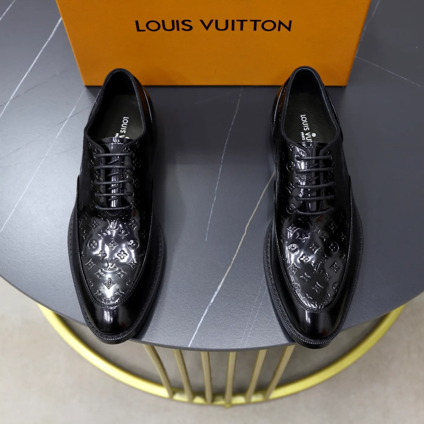 Men's shoes: 280🙅‍♂️🙅‍♂️🙅‍♂️Niuli Brand: LV Louis Vuitton Size: 39-44 (38, 45, 46 can be customized) Level: Counter classic Material: Original soft cowhide upper Comfortable cowhide lining Original lightweight outsole Style category: Formal business casual driving leather shoes Color: Color of the actual picture